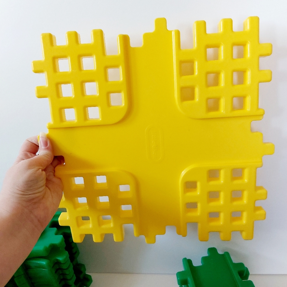29 Piece Vintage Little Tikes Green Yellow Road (compatible with Waffle Blocks)‎ - Picture 8 of 8
